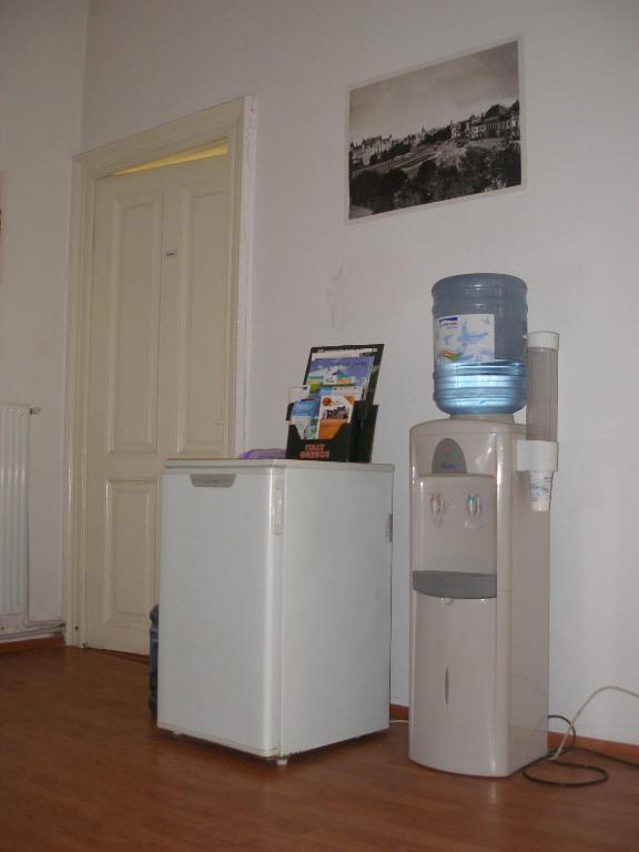 Kretan Hostel Bucharest Exterior photo
