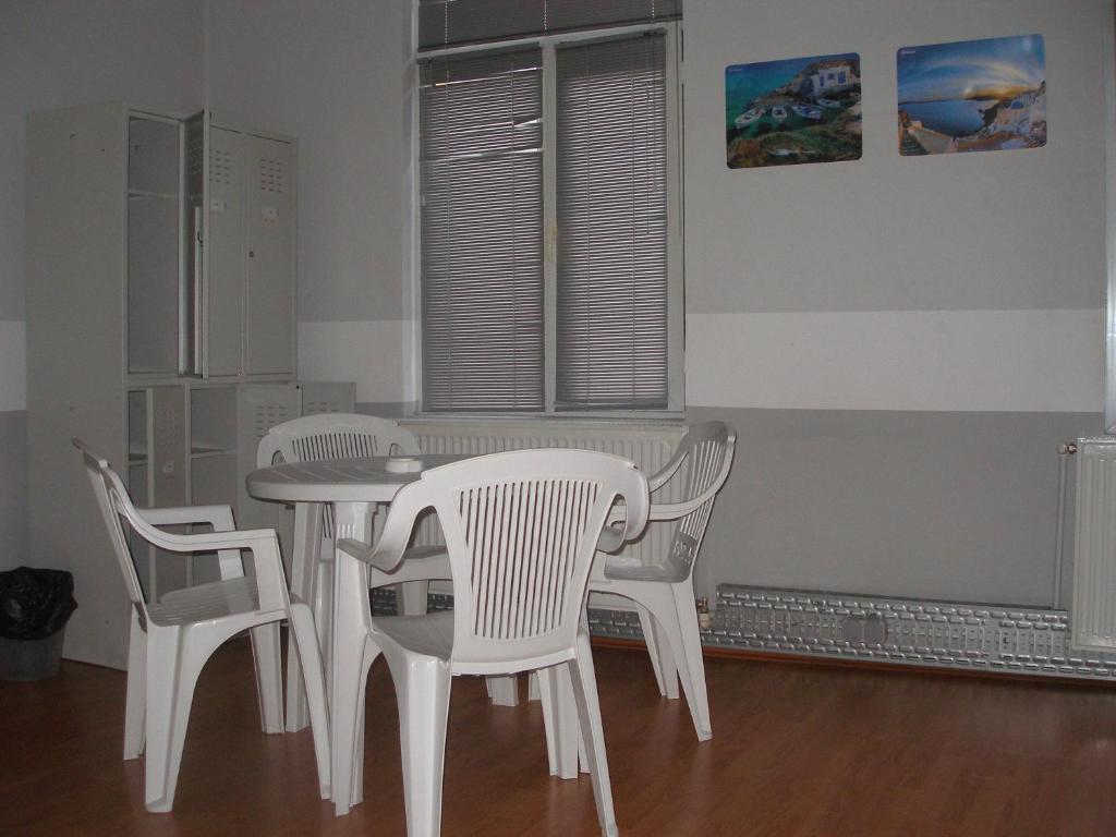 Kretan Hostel Bucharest Exterior photo