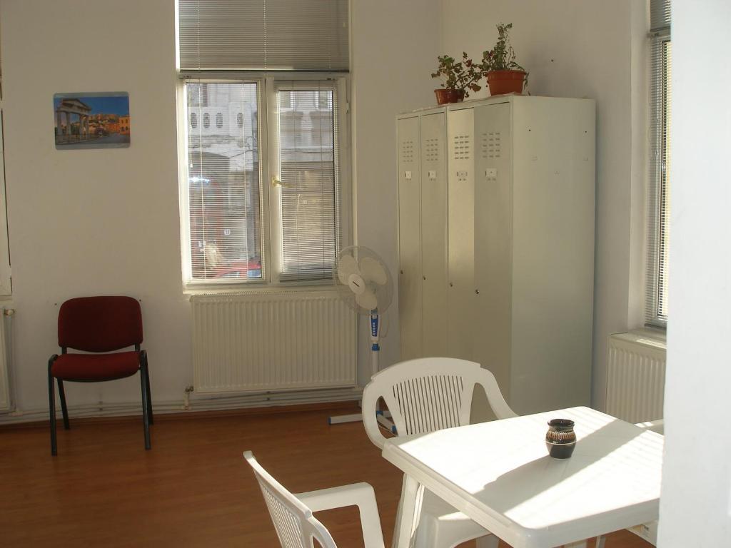 Kretan Hostel Bucharest Room photo