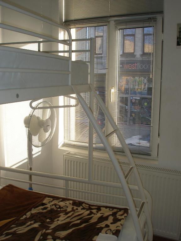 Kretan Hostel Bucharest Exterior photo
