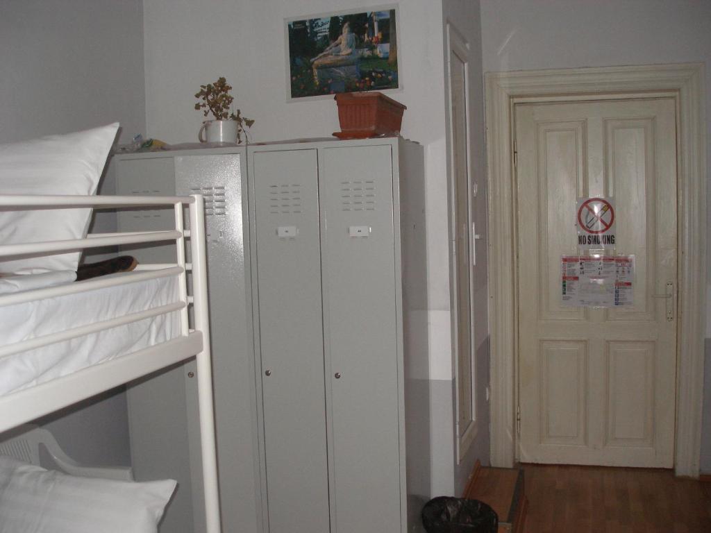 Kretan Hostel Bucharest Room photo