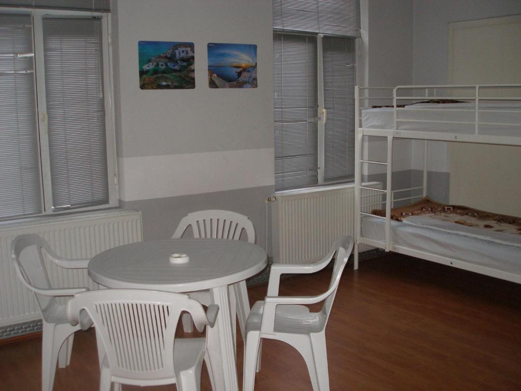 Kretan Hostel Bucharest Room photo